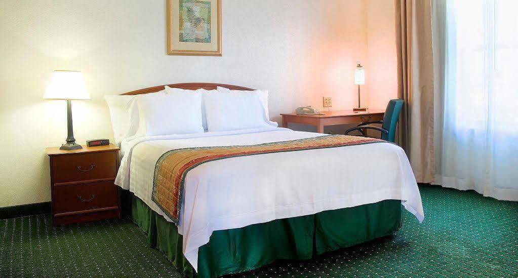 Towneplace Suites By Marriott St. Petersburg Clearwater Extérieur photo